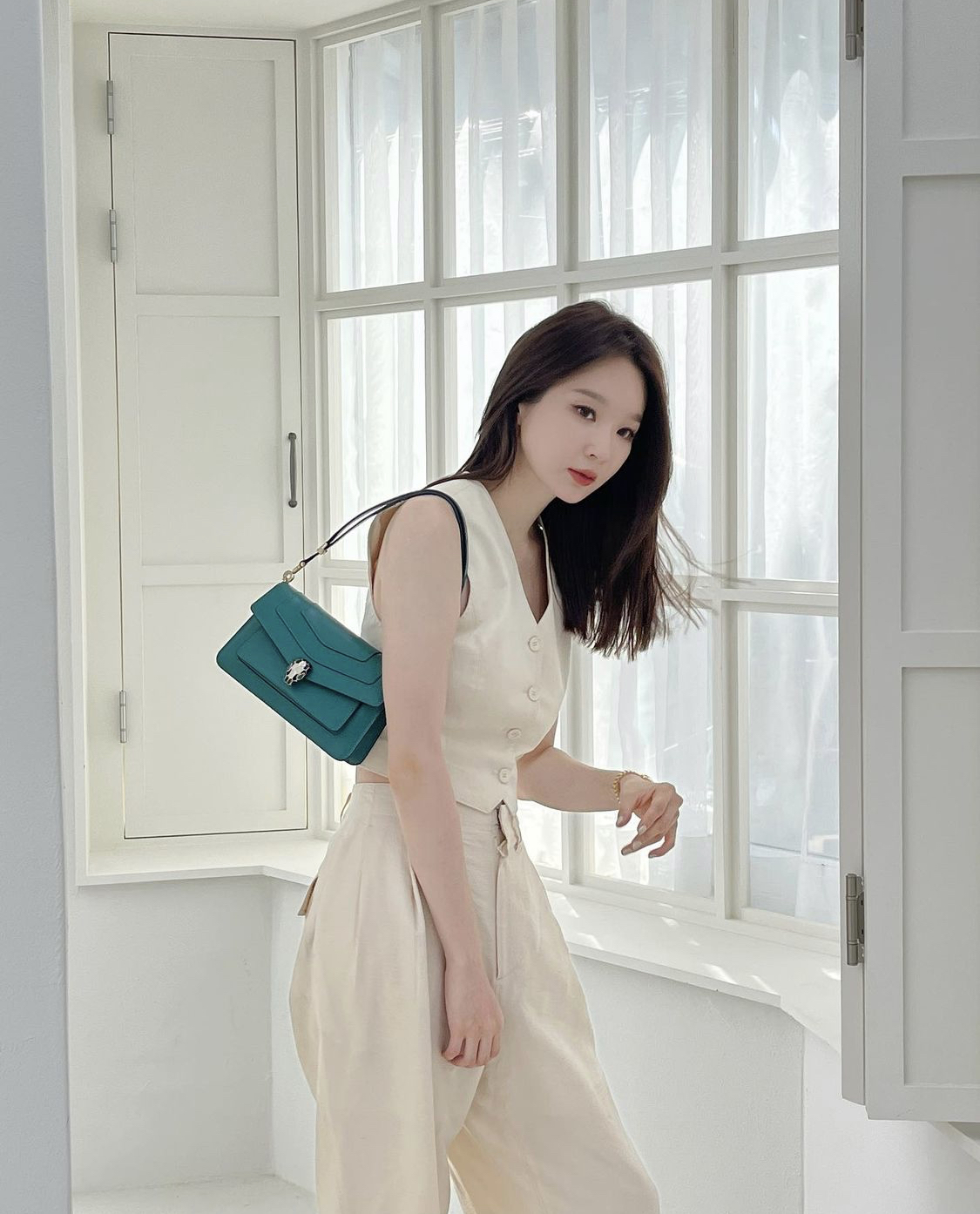 Kang Min Kyung (Davichi) U35 vẫn trẻ trung, sành điệu - Ảnh 2.