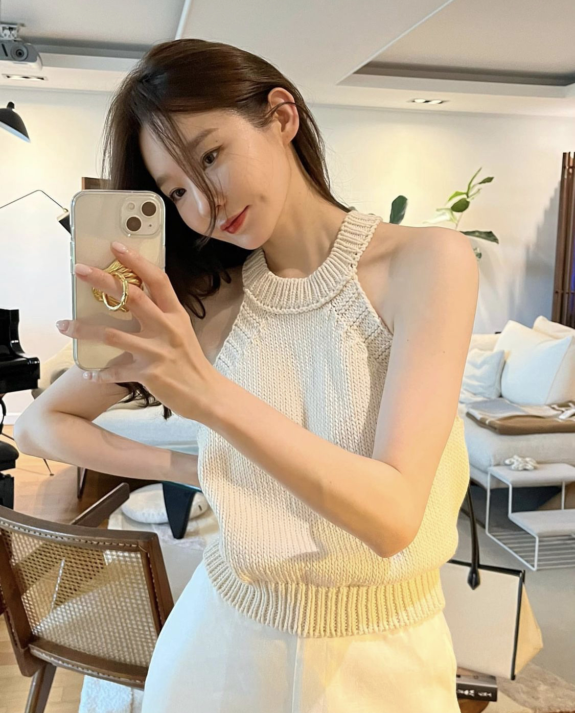 Kang Min Kyung (Davichi) U35 vẫn trẻ trung, sành điệu - Ảnh 17.