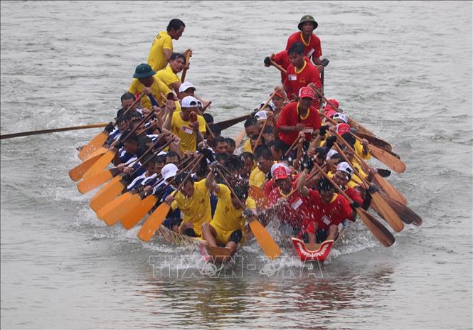 Tưng bừng lễ hội đua thuyền mừng Tết Độc lập trên quê hương Đại tướng Võ Nguyên Giáp - Ảnh 2.