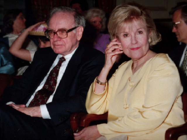 Hôn nhân kỳ lạ của tỷ phú Warren Buffett - Ảnh 2.