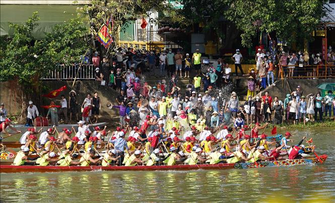 Tưng bừng lễ hội đua thuyền mừng Tết Độc lập trên quê hương Đại tướng Võ Nguyên Giáp - Ảnh 6.