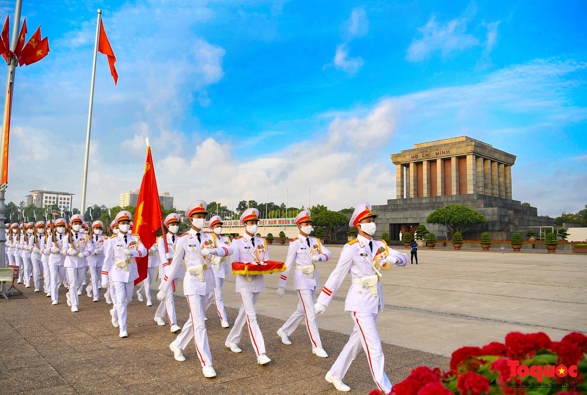 Thiêng liêng nghi Lễ thượng cờ tại Quảng Trường Ba Đình những ngày tháng 9 lịch sử - Ảnh 16.