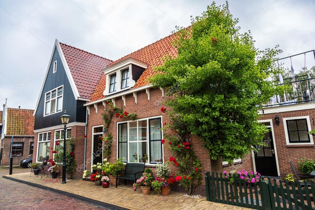 depositphotos59886735-stock-photo-traditional-houses-in-holland-16354707019411312306333-1663551912578-16635519131311047011496-1663672553945-1663672554050164561494.jpg