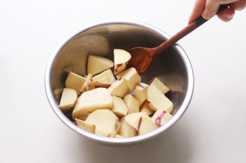 Cách làm khoai lang chiên tẩm đường đơn giản, ăn vặt cực ngon