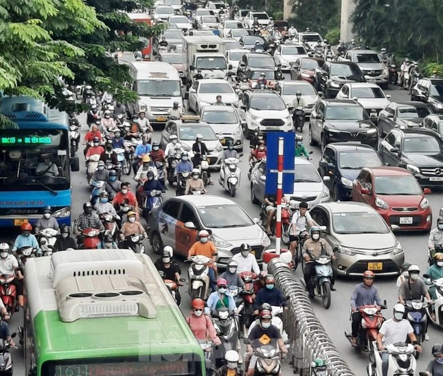 Đề xuất kéo dài thời gian tách dòng xe trên đường Nguyễn Trãi đến hết năm - Ảnh 1. Đề xuất kéo dài thời gian tách dòng xe trên đường Nguyễn Trãi đến hết năm - Ảnh 1.