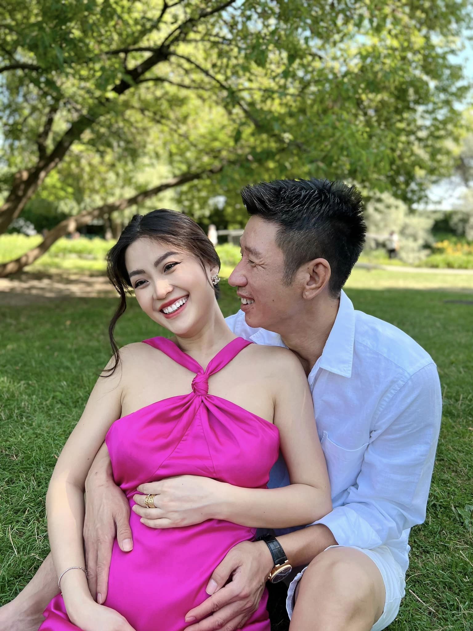 Nhan sắc 4 mỹ nhân Việt mang thai: Vợ Phan Mạnh Quỳnh rạng rỡ, 2 Á hậu cực sành điệu - Ảnh 4. Nhan sắc 4 mỹ nhân Việt mang thai: Vợ Phan Mạnh Quỳnh rạng rỡ, 2 Á hậu cực sành điệu - Ảnh 4.