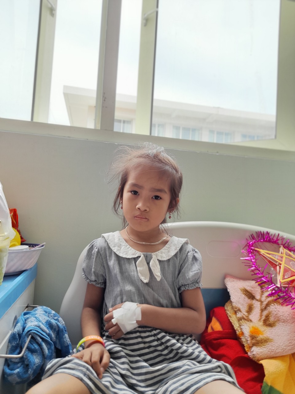 Điều ước giản đơn của bé gái 6 tuổi mắc bệnh hiểm nghèo không tiền cứu chữa: &quot;Cháu ước khỏi bệnh để không phải chịu đau đớn nữa&quot; - Ảnh 3.