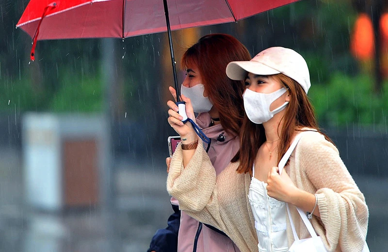 Không khí lạnh năm nay hoạt động sớm, thiên tai dồn dập các tháng cuối năm? - Ảnh 1. Không khí lạnh năm nay hoạt động sớm, thiên tai dồn dập các tháng cuối năm? - Ảnh 1.