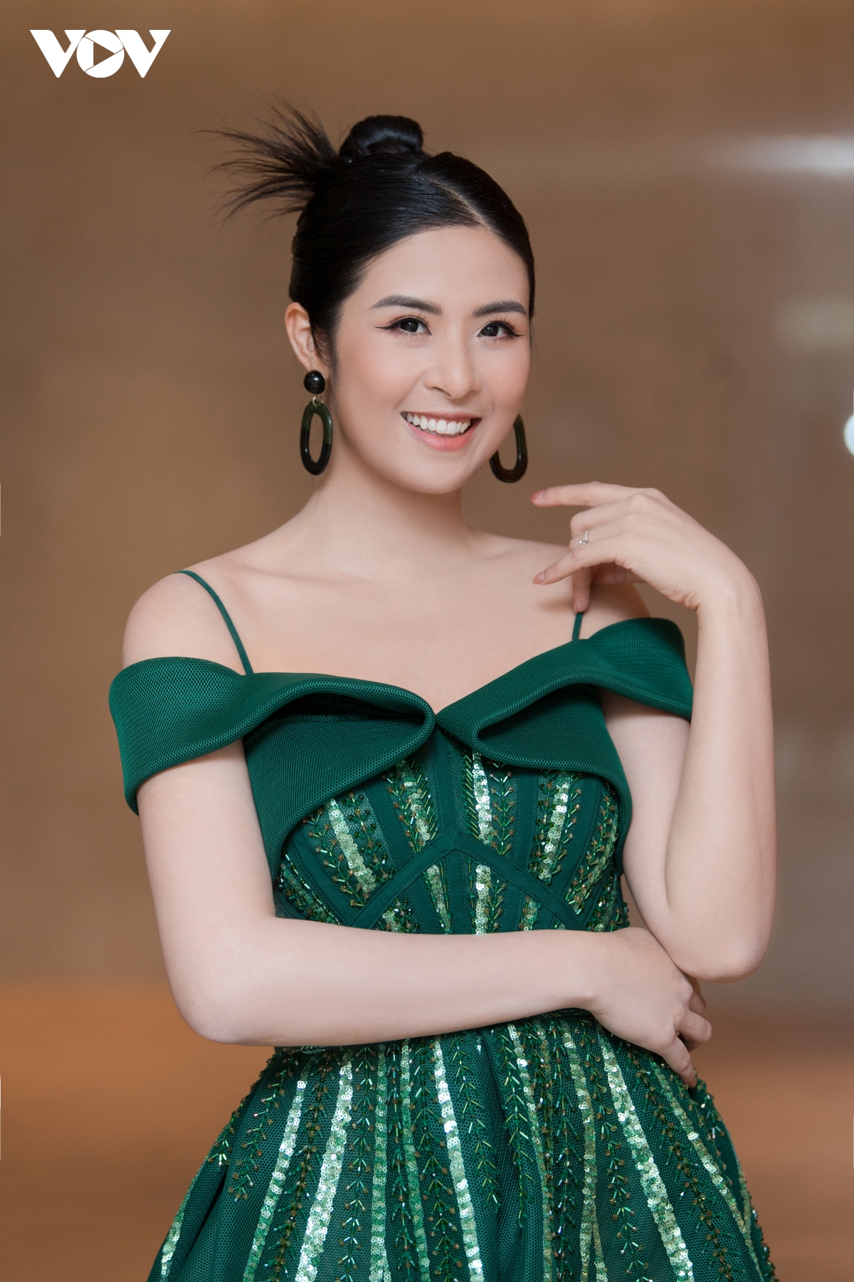 Hoa hậu Ngọc Hân làm vedette cho Hà Duy tại show diễn &quot;Bước chân di sản&quot; - Ảnh 1.