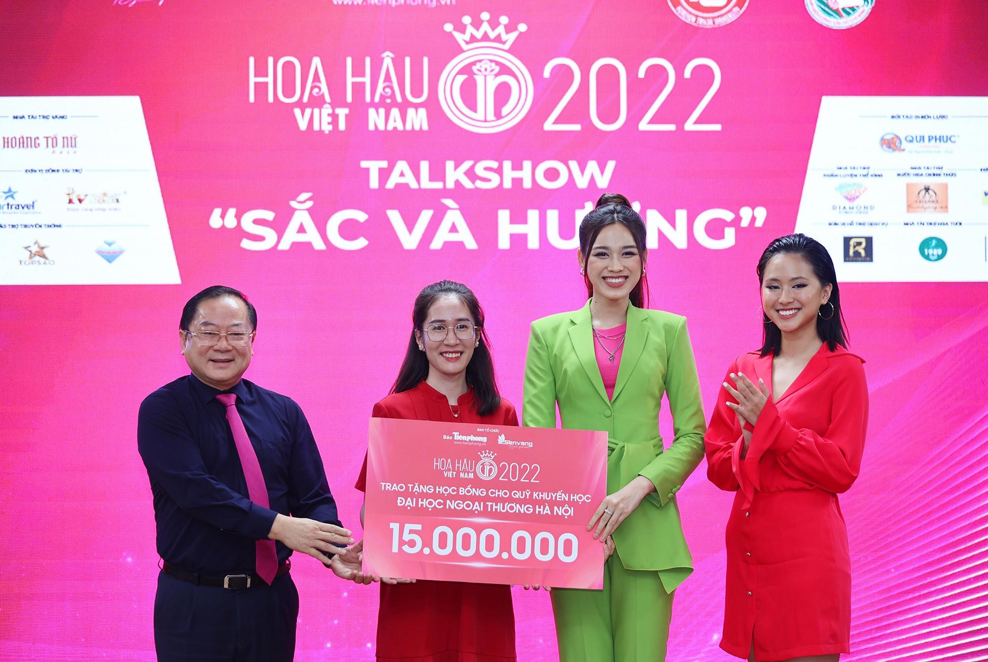 Đỗ Thị Hà mặc nổi bật khi đi tìm Hoa hậu Việt Nam 2022 - Ảnh 7.