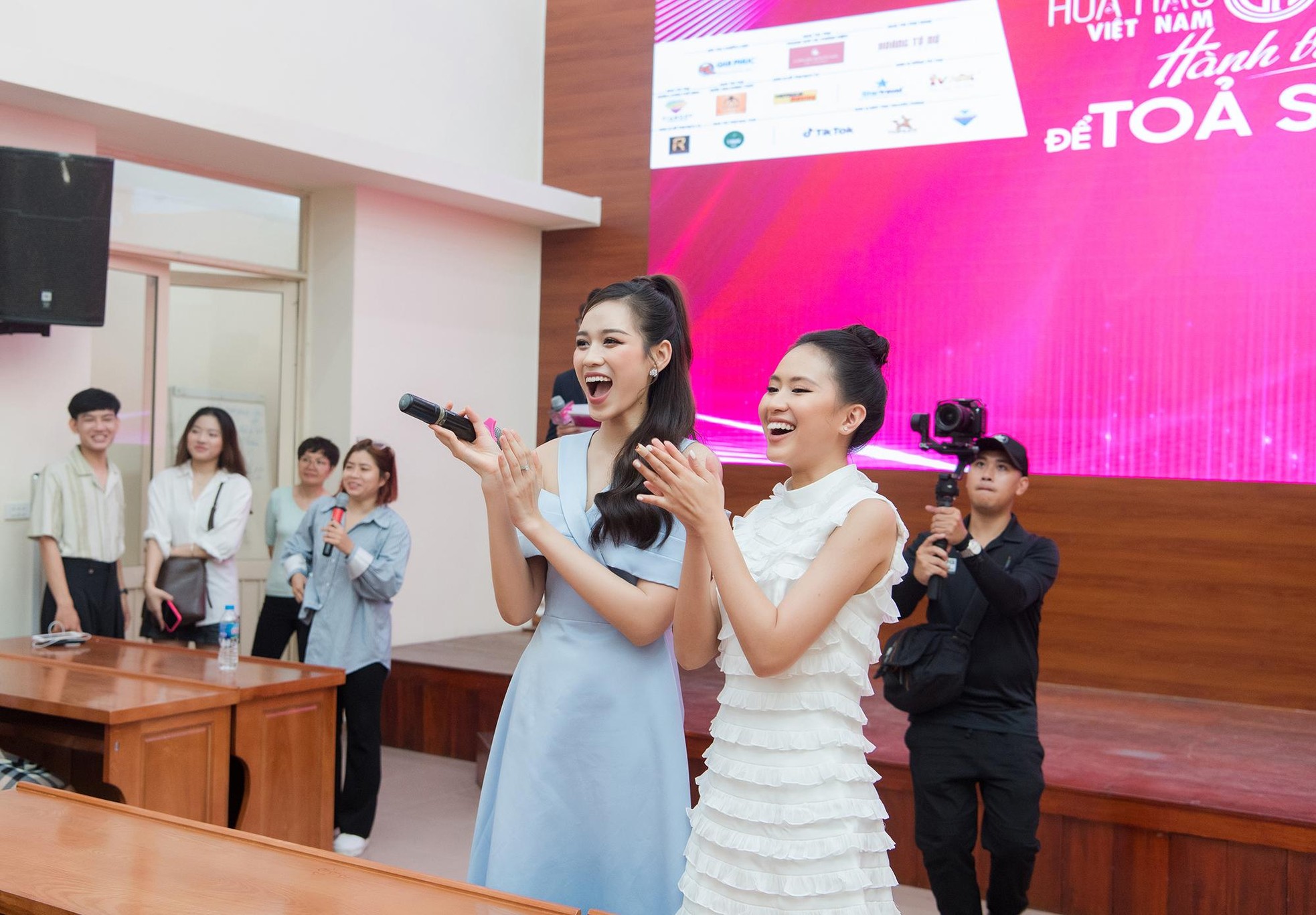 Đỗ Thị Hà catwalk trong buổi tuyển sinh Hoa hậu Việt Nam 2022 - Ảnh 8.
