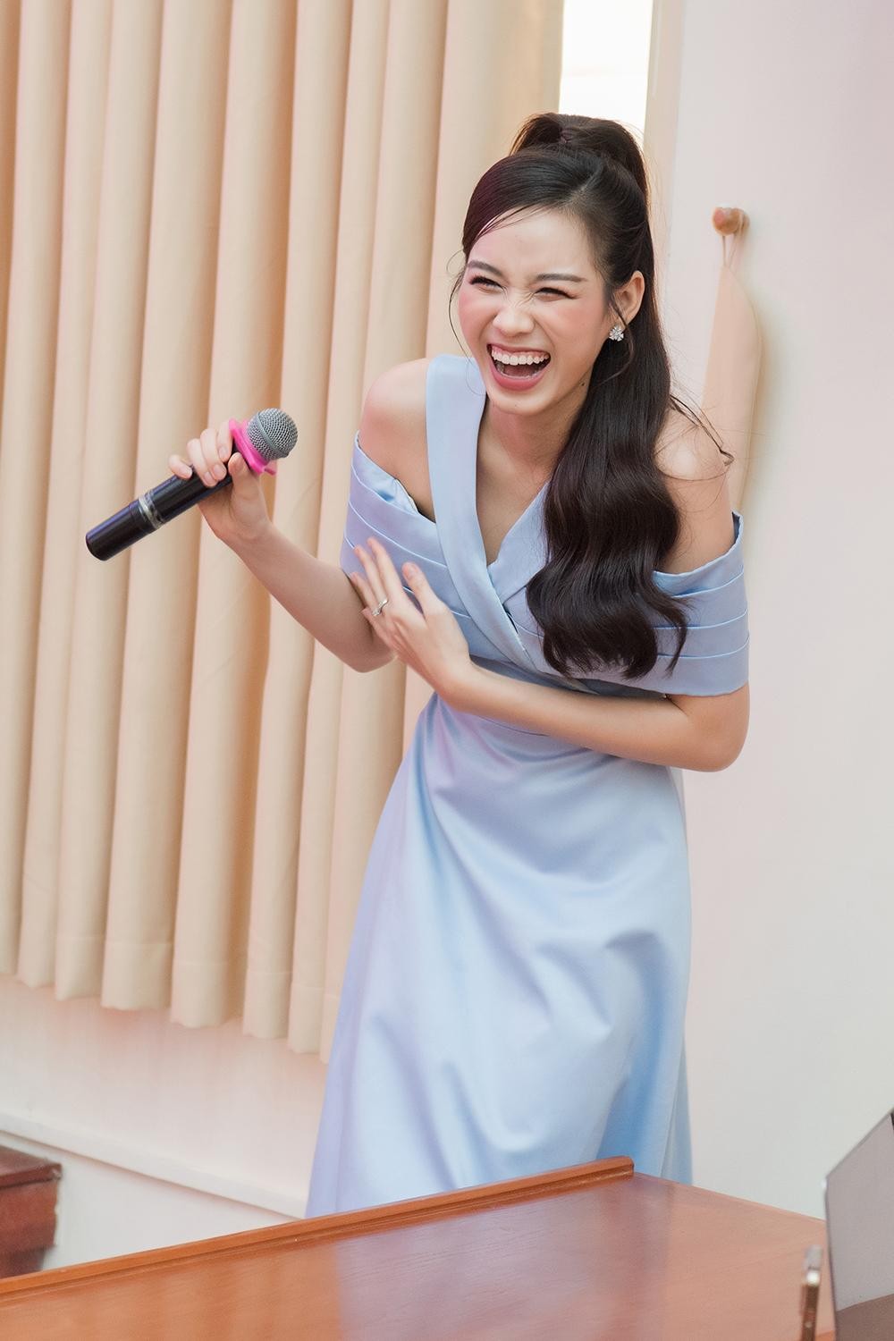 Đỗ Thị Hà catwalk trong buổi tuyển sinh Hoa hậu Việt Nam 2022 - Ảnh 9.
