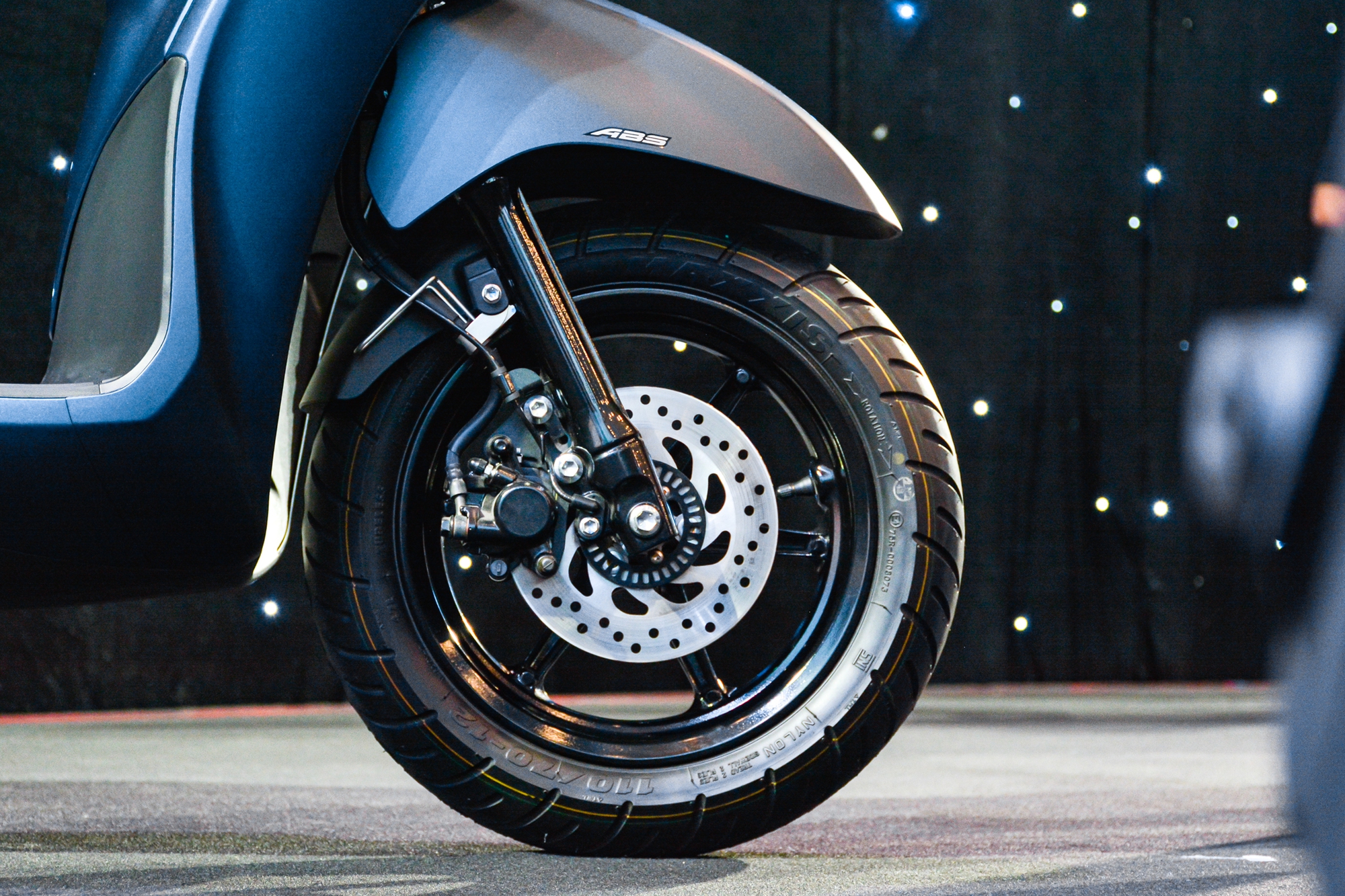 Chi tiết Yamaha Grande 2022 vừa ra mắt VN: Giá từ 45,9 triệu đồng, thiết kế mới, đầy bình đi được gần 241 km - Ảnh 9. Chi tiết Yamaha Grande 2022 vừa ra mắt VN: Giá từ 45,9 triệu đồng, thiết kế mới, đầy bình đi được gần 241 km - Ảnh 9.
