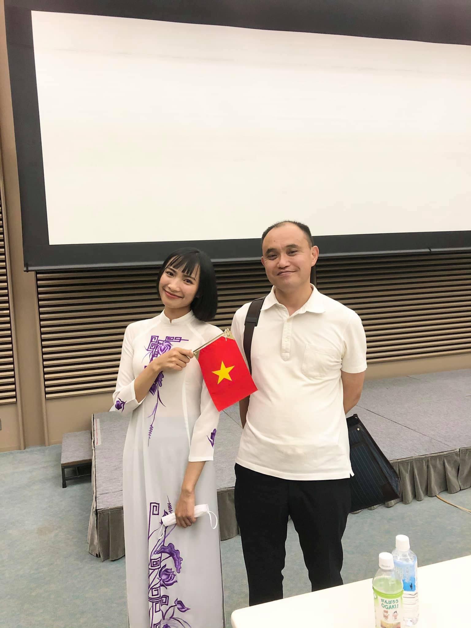 Nữ sinh Hải Dương 18 tuổi bỏ học để kiếm tiền, 24 tuổi tự học, gi&agrave;nh 3 học bổng trường top đầu - Ảnh 6.