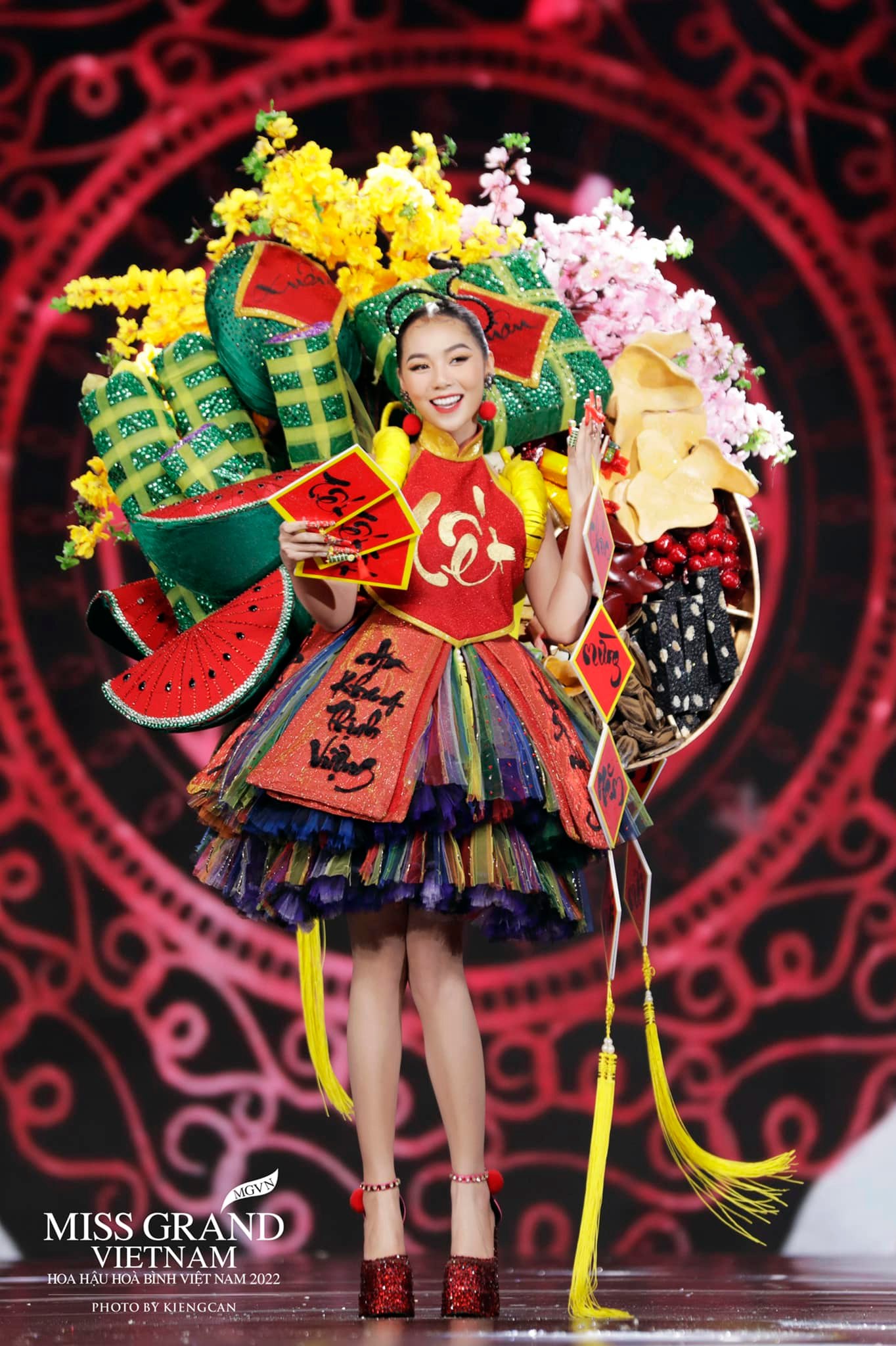 Toàn cảnh đêm thi trang phục dân tộc Hoa hậu Hòa bình Việt Nam: Thùy Tiên và dàn sao đổ bộ, hàng loạt thiết kế cực độc đáo - Ảnh 30.