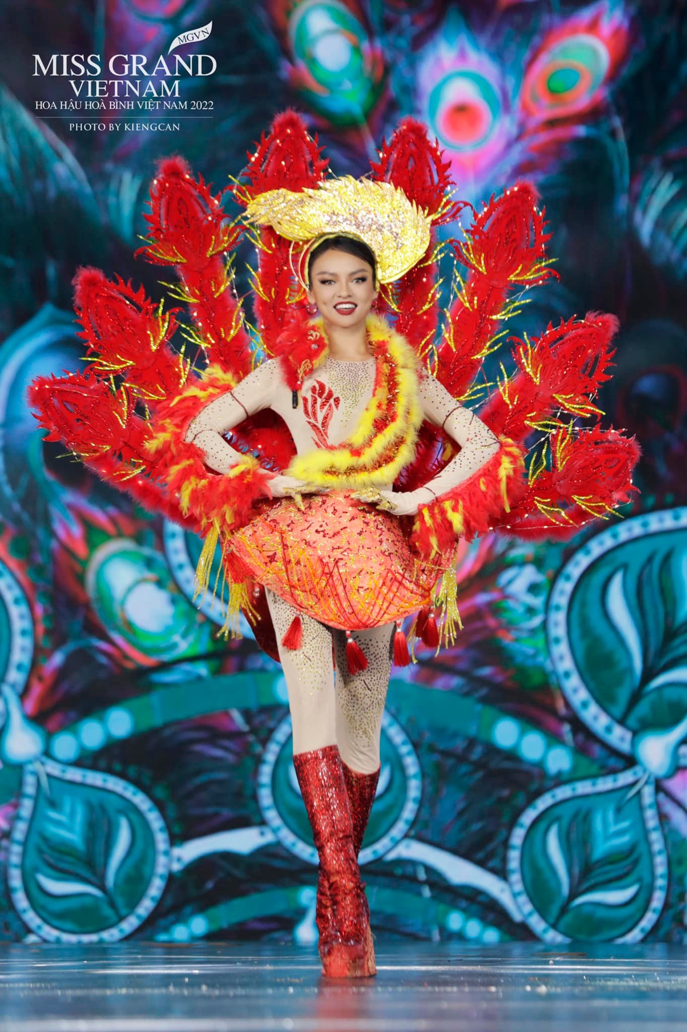 Toàn cảnh đêm thi trang phục dân tộc Hoa hậu Hòa bình Việt Nam: Thùy Tiên và dàn sao đổ bộ, hàng loạt thiết kế cực độc đáo  - Ảnh 25.
