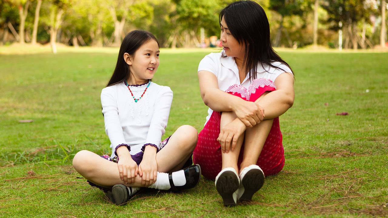 Chuyện b&eacute; g&aacute;i 2 tuổi ở TQ kh&ocirc;ng cho bố tắm: Cha mẹ n&ecirc;n gi&aacute;o dục giới t&iacute;nh cho con từ mấy tuổi? - Ảnh 1.