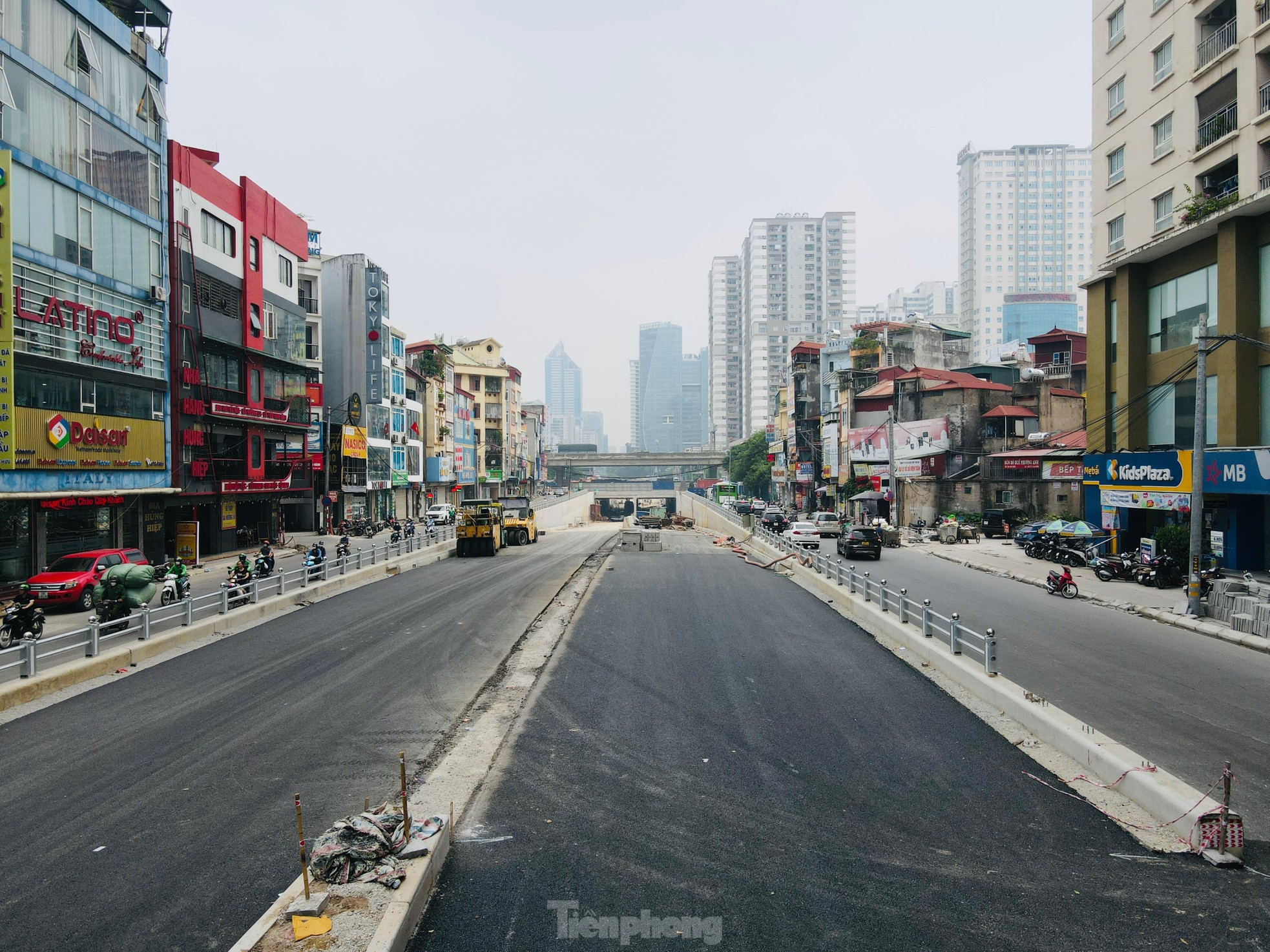 Hầm chui Lê Văn Lương - Tố Hữu trị giá 700 tỷ đồng trước ngày thông xe - Ảnh 3.