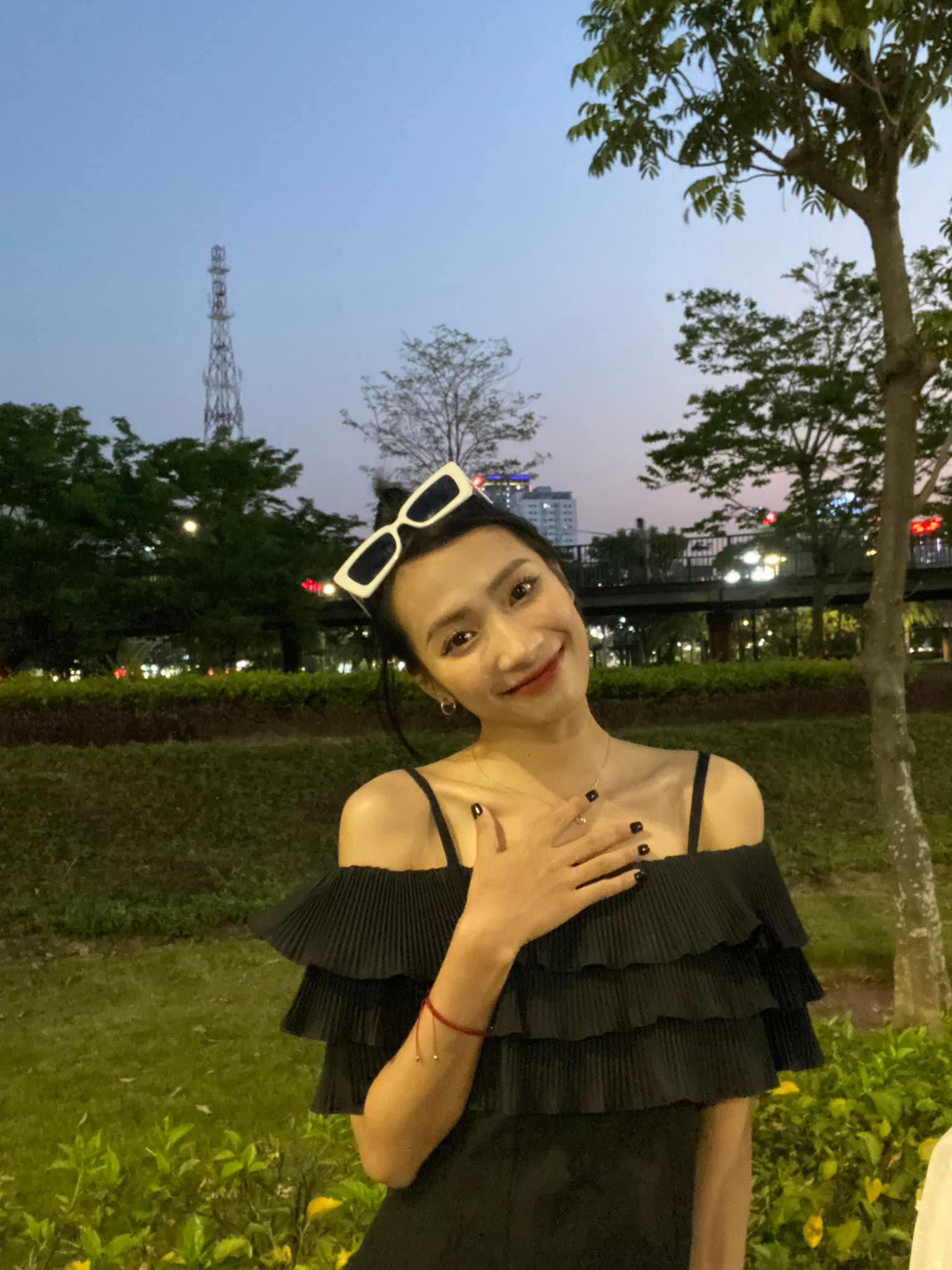 Nữ sinh Hải Dương 18 tuổi bỏ học để kiếm tiền, 24 tuổi tự học, gi&agrave;nh 3 học bổng trường top đầu - Ảnh 2.