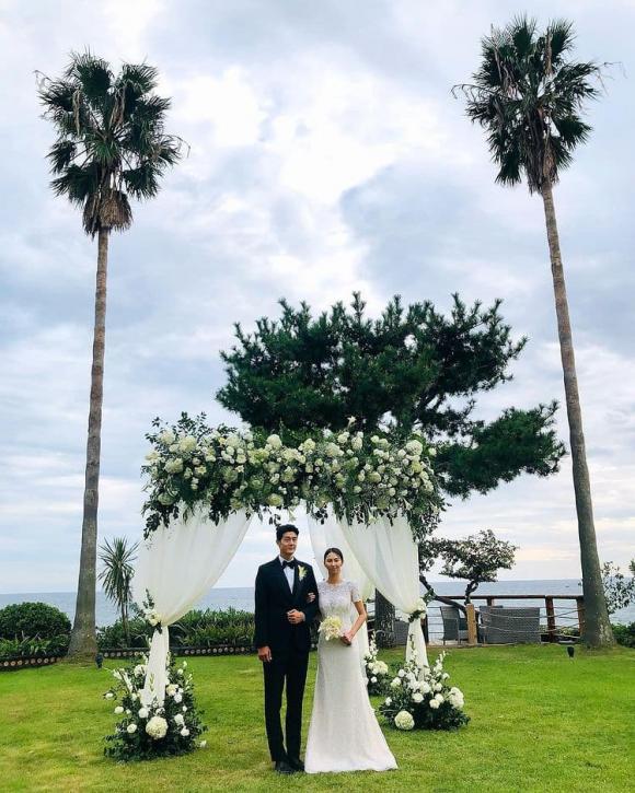 Đám cưới riêng tư của tài tử Lee Ki Woo: Chú rể dắt chó cưng đón cô dâu, Lee Sang Yoon - Kwon Sung Min chia sẻ khoảnh khắc đẹp - Ảnh 2.