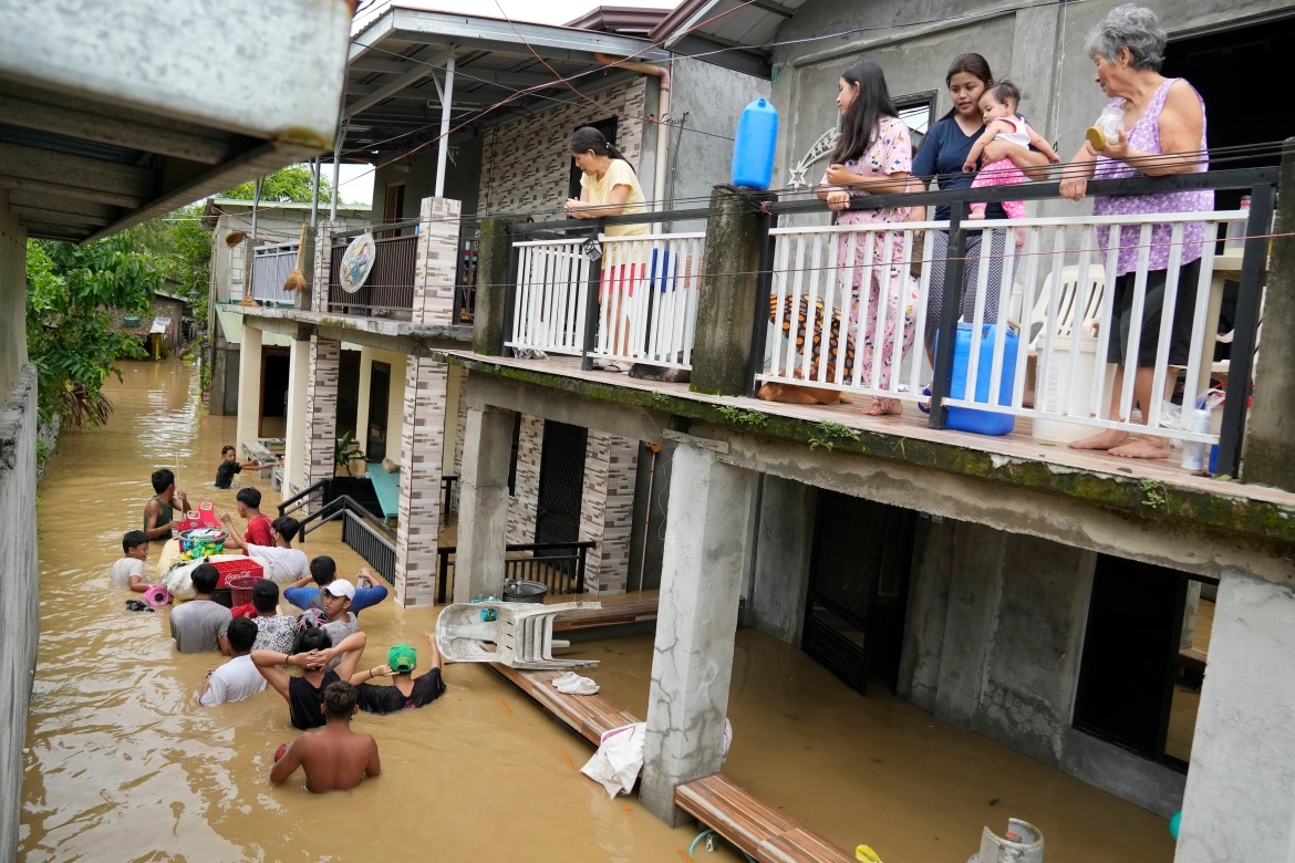 Philippines thiệt hại nặng nề sau khi bị bão Noru càn quét - Ảnh 1.