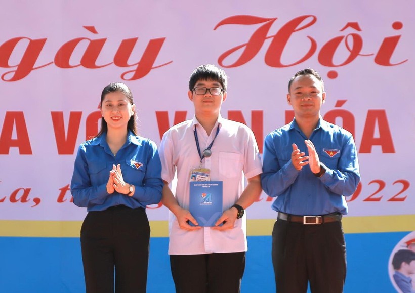Nam sinh Sơn La vượt nghịch cảnh giành vé chung kết Olympia 2022 - Ảnh 3.
