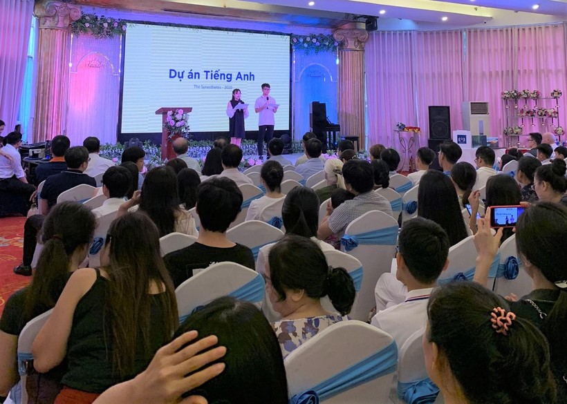 Học sinh phổ th&ocirc;ng ph&aacute;t triển dự &aacute;n dạy tiếng Anh miễn ph&iacute; - Ảnh 2.