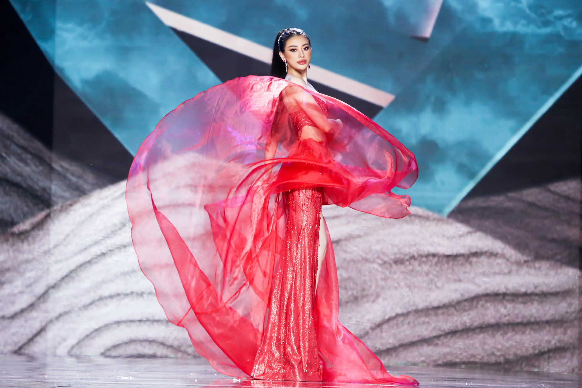 Váy dạ hội sexy ở chung khảo Hoa hậu Hòa bình Việt Nam 2022 - Ảnh 10.