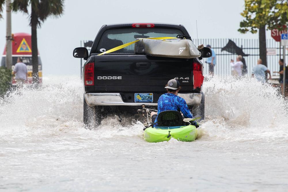 Cơn bão mạnh thứ 5 trong lịch sử nước Mỹ đổ bộ vào Florida - Ảnh 4.