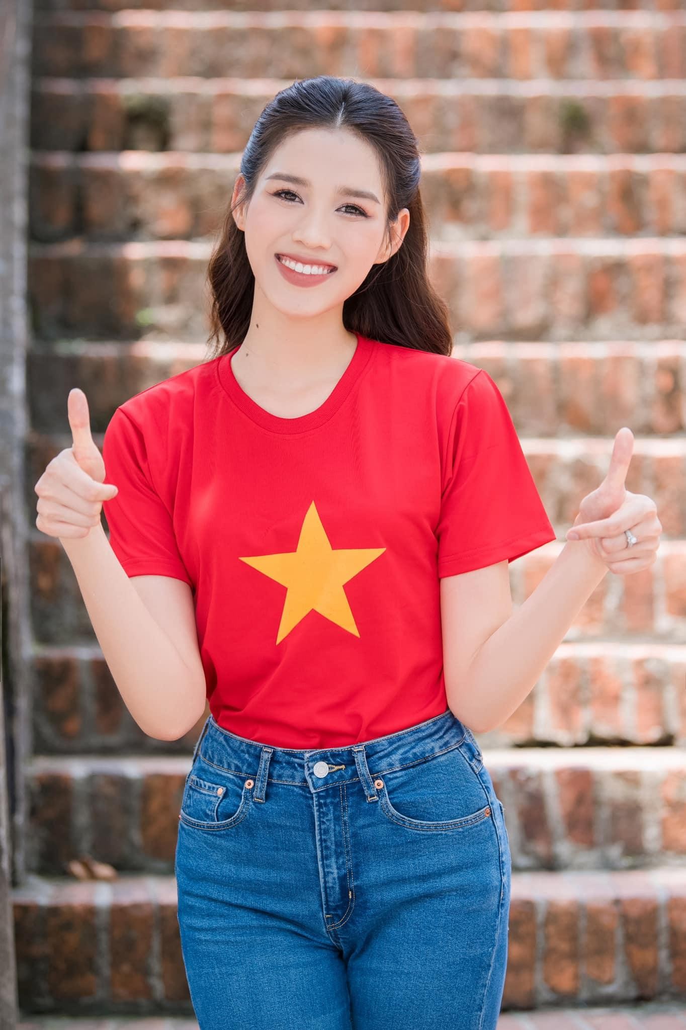 Đỗ Thị Hà, Mai Phương xinh đẹp mặc áo cờ đỏ sao vàng mừng ngày Quốc khánh - Ảnh 1.