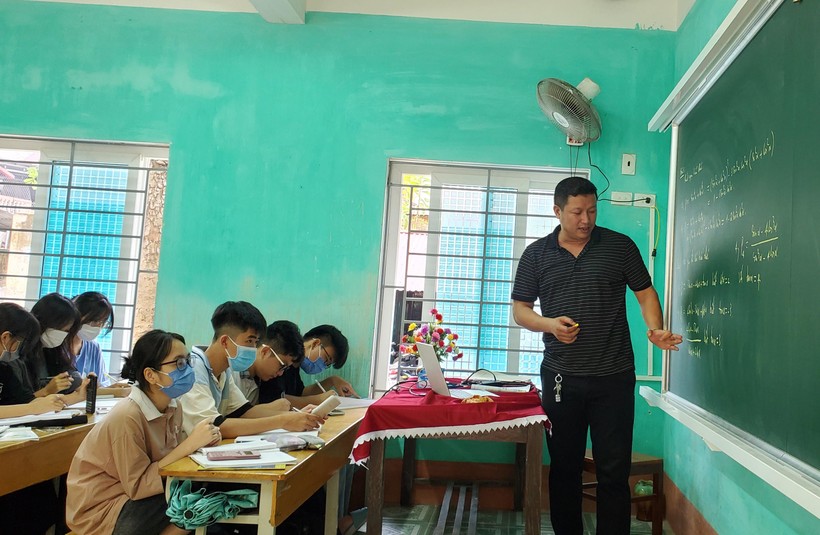 Lớp học trường làng ở Thanh Hóa có 100% học sinh đỗ đại học nguyện vọng 1 - Ảnh 1.