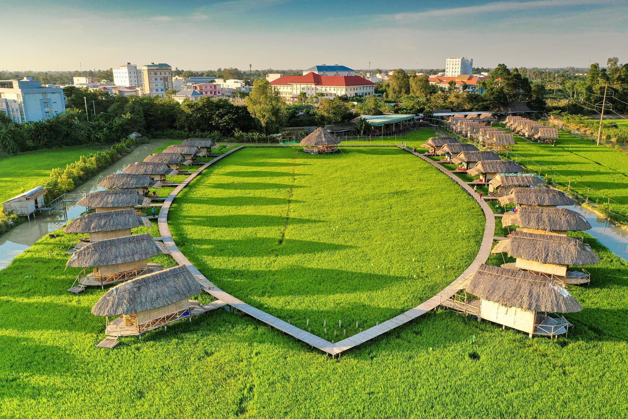 Ghé thăm khu du lịch nằm giữa đồng ruộng xanh mướt, trải nghiệm những thú vui tao nhã của người miền Tây - Ảnh 2.