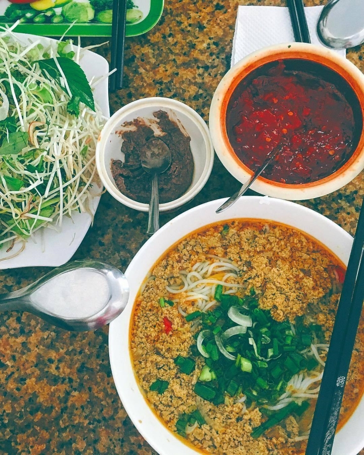 Bún rạm Quy Nhơn nhìn ngỡ bún riêu, nếm thử mới thấy khác lạ