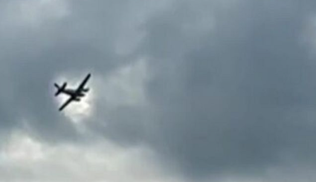 Máy bay hạ cánh an toàn sau khi phi công đe dọa đâm vào siêu thị Walmart ở Mississippi - Ảnh 1.