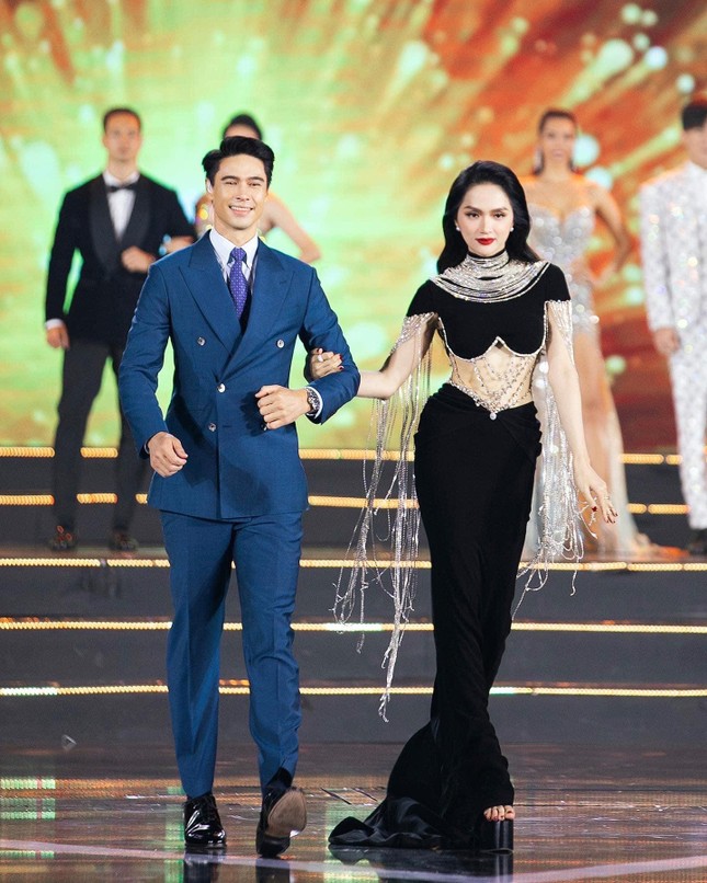 Thái Lan từng sánh vai Hoa hậu Thùy Tiên, Hương Giang bất ngờ xuống tóc đi tu - Ảnh 4.