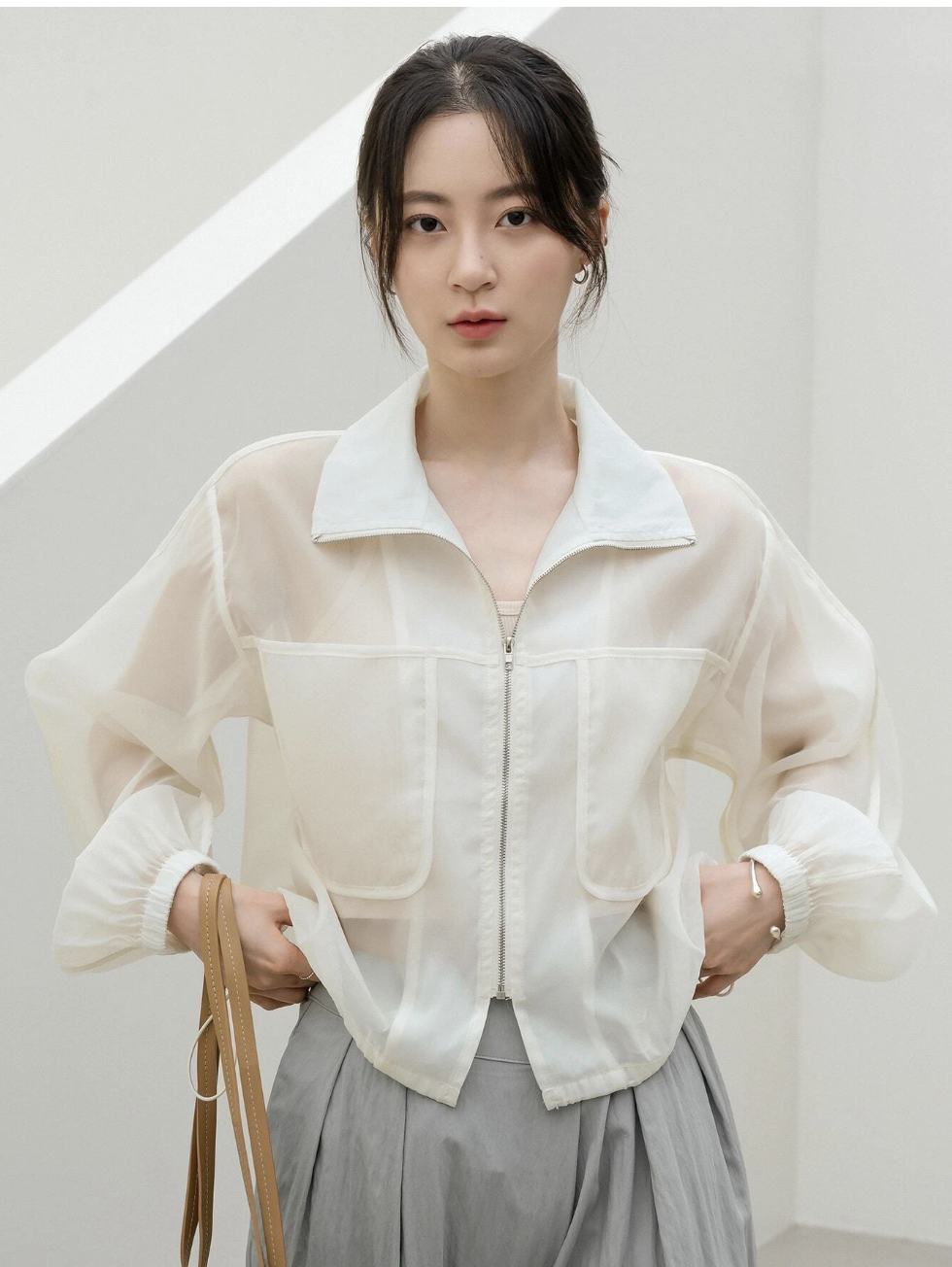 Học lỏm gu thời trang tối giản cực trẻ trung của nữ Youtuber Hàn Quốc nổi tiếng - Ảnh 7.