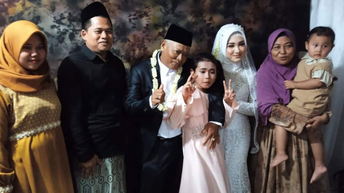 Indonesia: Đôi vợ chồng chênh nhau 46 tuổi, làm đám cưới rình rang giờ ra sao? - Ảnh 2.