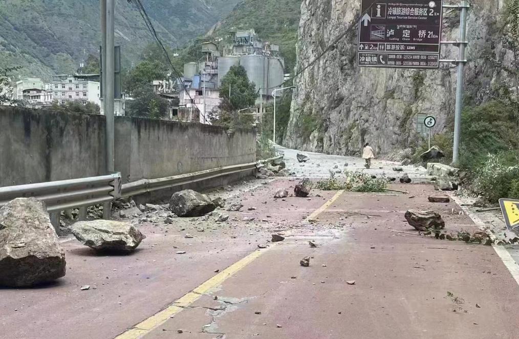 Động đất mạnh tại Trung Quốc, ít nhất 21 người chết - Ảnh 1.
