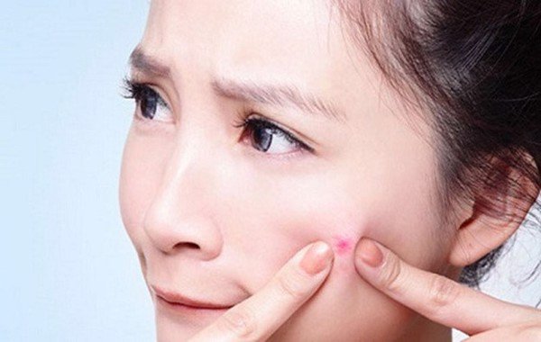 5 thói quen xấu khiến khuôn mặt bạn xuống cấp nhanh chóng - Ảnh 1.