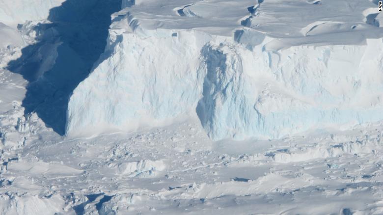 Sau 20 giờ khắc nghiệt ở Nam Cực, nhà khoa học ra cảnh báo về 'sông băng Ngày tận thế' - Ảnh 4.