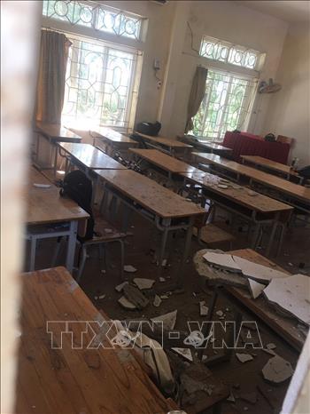 Rơi vữa trần phòng học, 1 học sinh ở Mê Linh (Hà Nội) bị thương - Ảnh 1.
