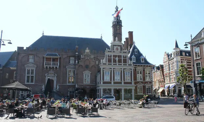 Haarlem - thành phố đầu tiên cấm quảng cáo thịt nơi công cộng - Ảnh 1.