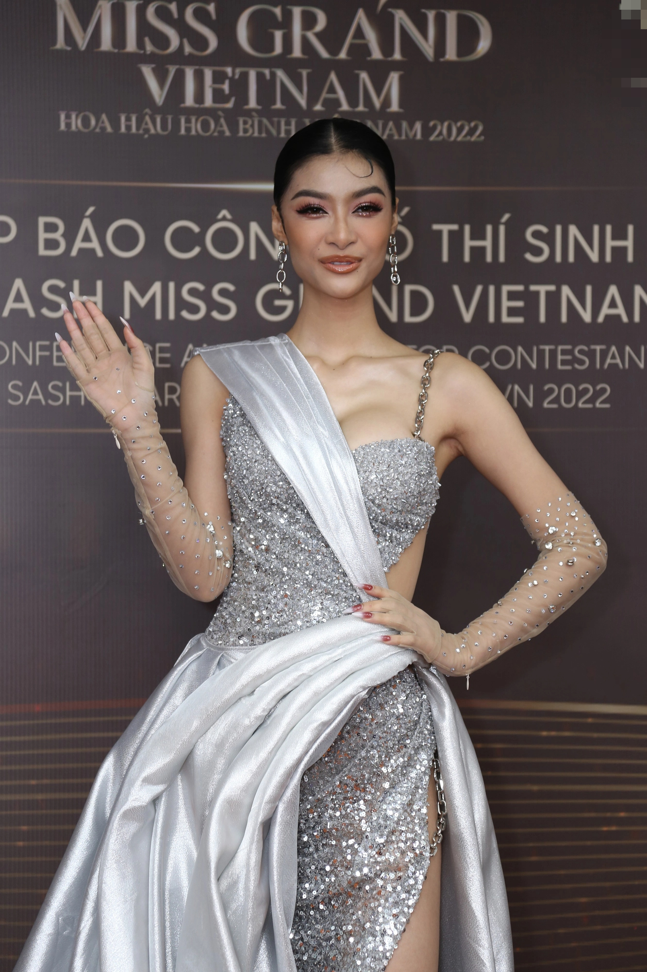 Á hậu Bảo Ngọc đọ dáng siêu mẫu Anh Thư trên thảm đỏ Miss Grand Vietnam - Ảnh 5.