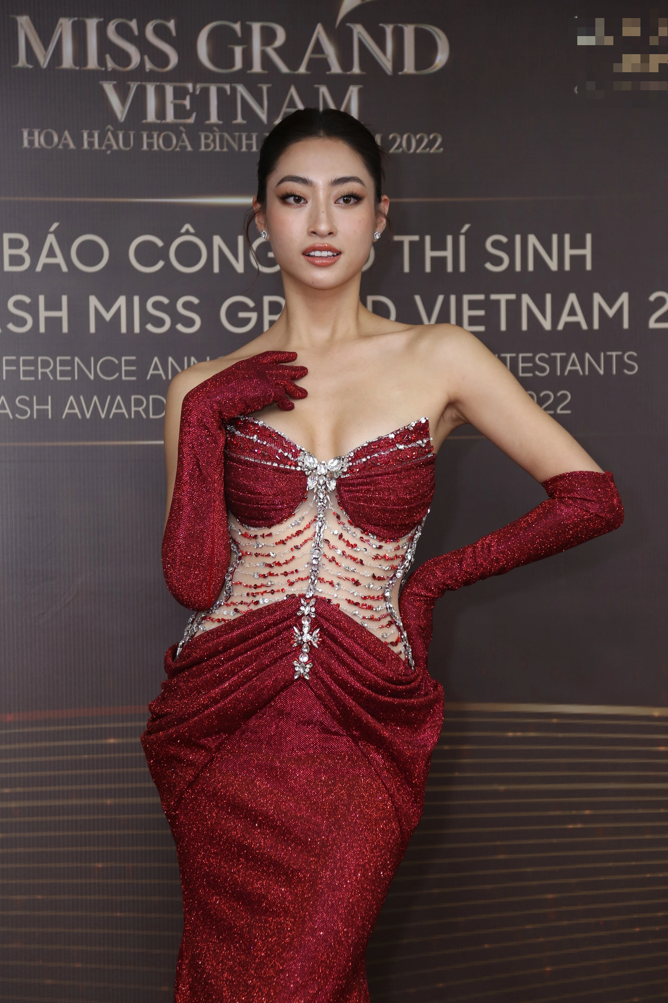Á hậu Bảo Ngọc đọ dáng siêu mẫu Anh Thư trên thảm đỏ Miss Grand Vietnam - Ảnh 6.