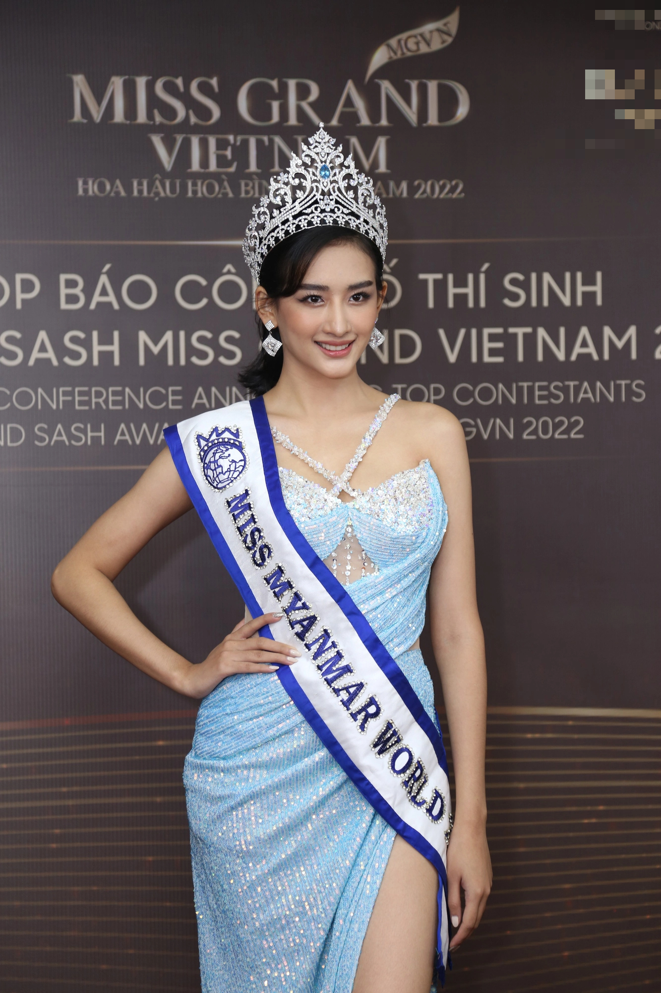 Á hậu Bảo Ngọc đọ dáng siêu mẫu Anh Thư trên thảm đỏ Miss Grand Vietnam - Ảnh 8.