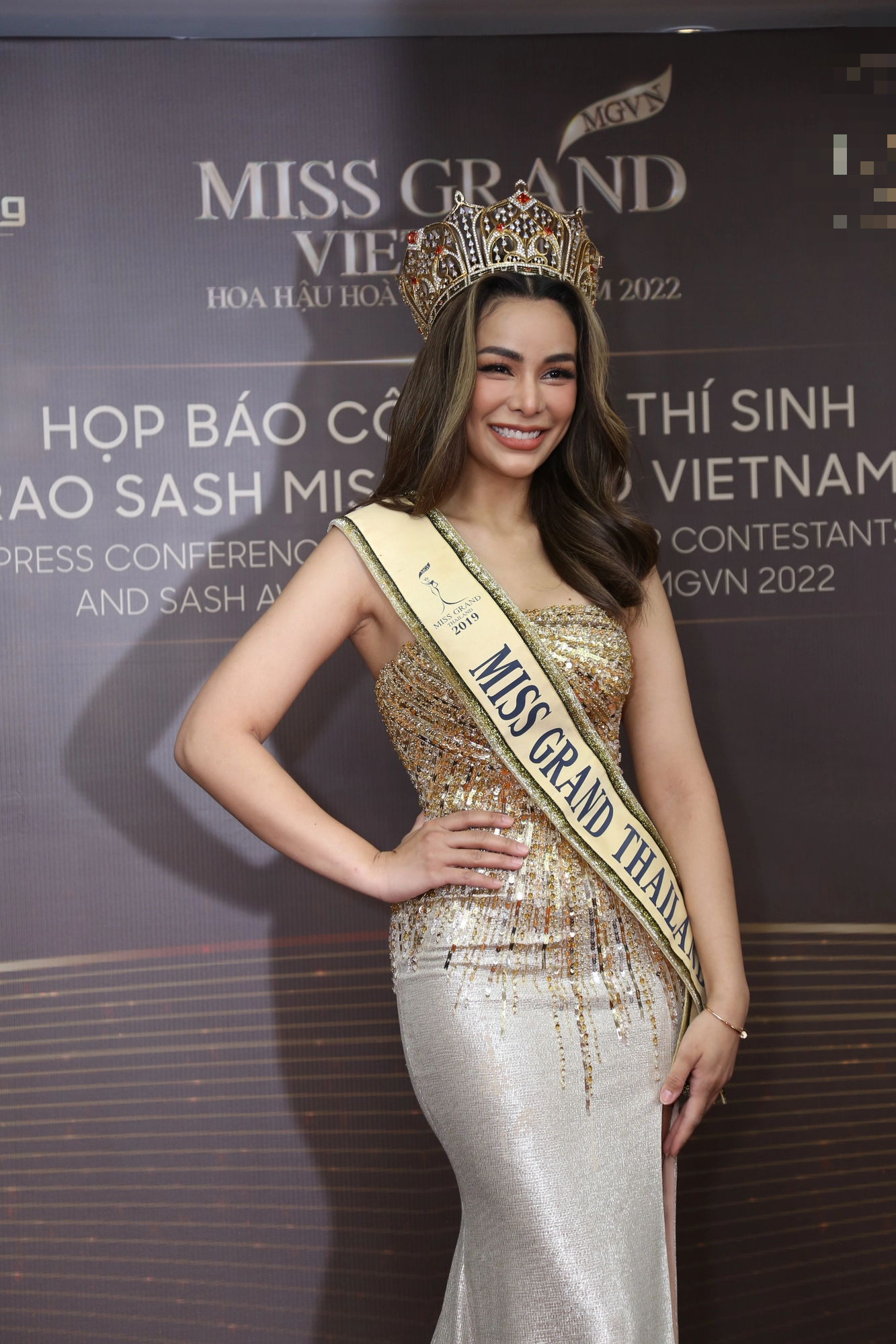Á hậu Bảo Ngọc đọ dáng siêu mẫu Anh Thư trên thảm đỏ Miss Grand Vietnam - Ảnh 9.