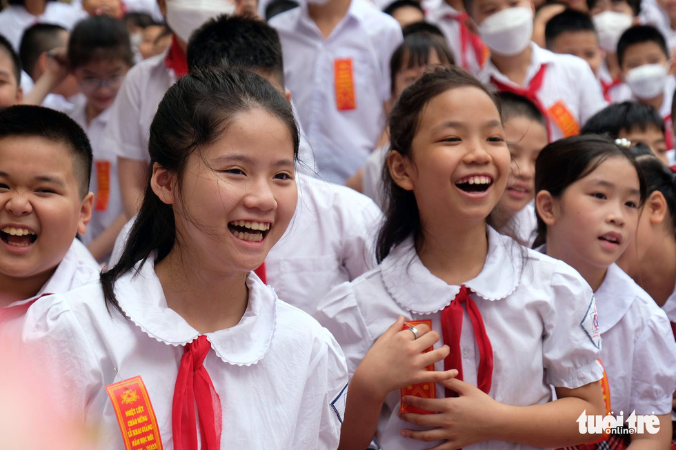 Hà Nội lại đề xuất tăng học phí, các quận nội thành tăng gấp đôi - Ảnh 1. Hà Nội lại đề xuất tăng học phí, các quận nội thành tăng gấp đôi - Ảnh 1.
