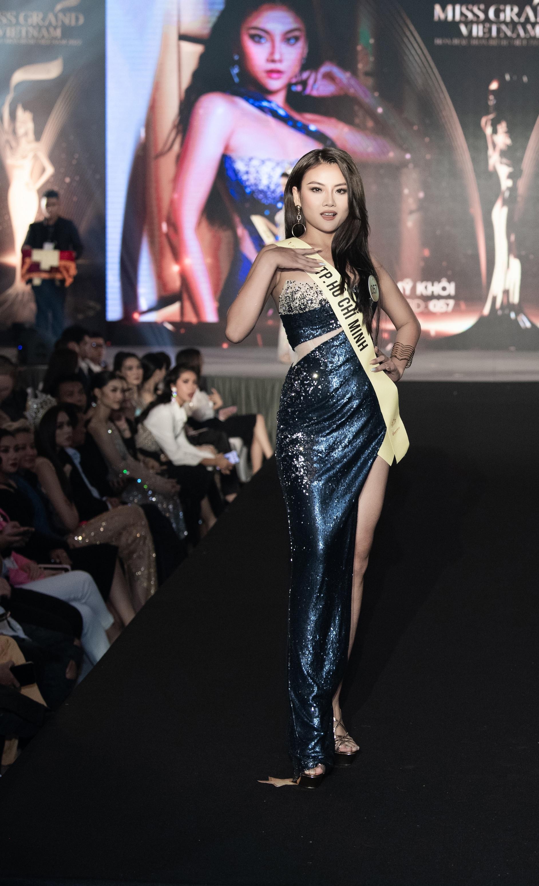 Mai Ngô, Quỳnh Châu tung chiêu catwalk độc đáo tại lễ nhận sash của Miss Grand Vietnam 2022 - Ảnh 6.