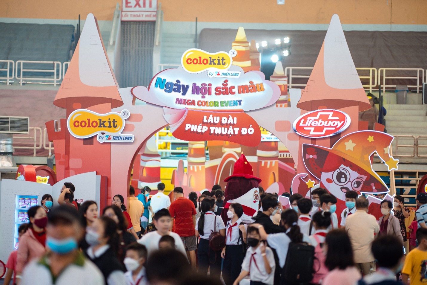 Các gia đình hào hứng tham gia Ngày hội sắc màu – Mega Color Event - Ảnh 3.