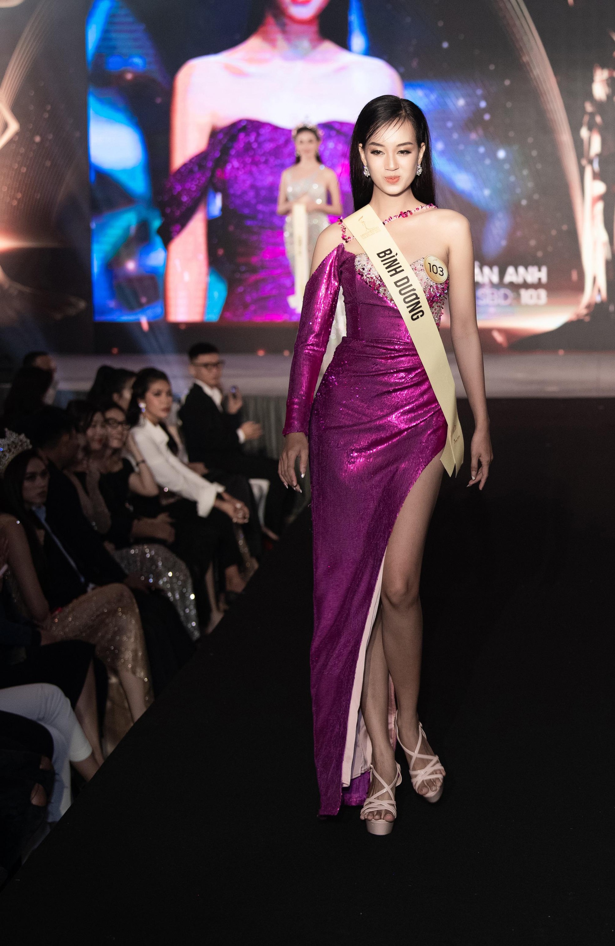 Mai Ngô, Quỳnh Châu tung chiêu catwalk độc đáo tại lễ nhận sash của Miss Grand Vietnam 2022 - Ảnh 8.